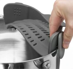 SensaHome- Siliconen Vergiet - Keuken Afgietdeksel - Afgiethulp - Siliconen - BPA Vrij - Grijs -Buitenkampeeruitrusting 1200x1144 2