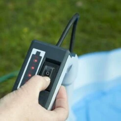 Accu Waterpomp 12V / Inclusief Accu & Oplader | Maxxseries® Collectie 34 Accu Waterpomp 12V / Inclusief Accu & Oplader | Maxxseries® Collectie -Buitenkampeeruitrusting 1200x1200 1017