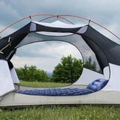 TRVLMORE Slaapmat - Zelfopblazend - 1 Persoons - Ingebouwde Pomp En Kussen - Blauw -Buitenkampeeruitrusting 1200x1200 1089