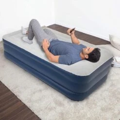 LifeGoods Luchtbed - 1 Persoons - Met Ingebouwde Pomp - Incl. Draagtas En Reparatiekit -Buitenkampeeruitrusting 1200x1200 1183