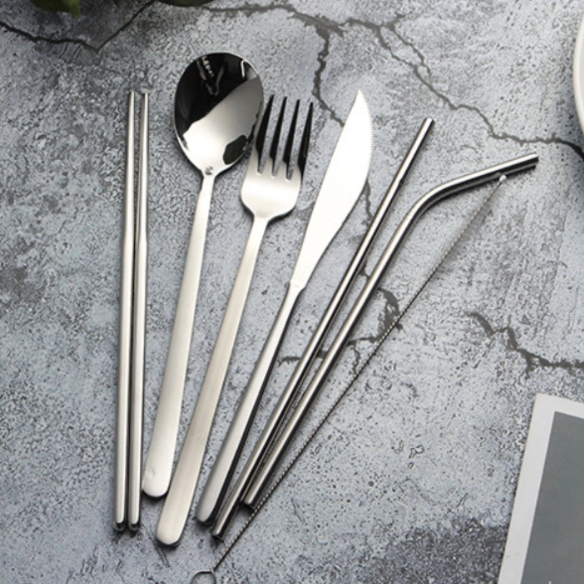 House Of Husk Reisbestek - Reis Bestekset - Chopsticks - Metalen Rietjes Met Borstel - Lepel - Vaatwasserbestendig - RVS - 7 Delig - Zilver 6 House Of Husk Reisbestek - Reis Bestekset - Chopsticks - Metalen Rietjes Met Borstel - Lepel - Vaatwasserbestendig - RVS - 7 Delig - Zilver - Afbeelding 4