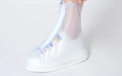 Unisex Waterdichte Overschoenen Met Rits En Aantrekkoord - Maat L 37/38 - Herbruikbaar – Transparant - Anti Slip Regen Overschoen - Schoenhoesjes - Waterdichte Schoenbeschermers - Regenhoes – Schoenovertek - Regenlaarzen -Buitenkampeeruitrusting 1200x741 2