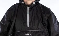 Ralka Poncho - Zwart - Volwassenen -Buitenkampeeruitrusting 1200x745 1