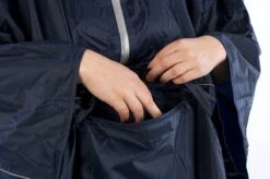 Ralka Poncho - Zwart - Volwassenen -Buitenkampeeruitrusting 1200x799 63