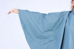 Ralka Regenponcho Senior - Sizzle - Blauw - L/XL -Buitenkampeeruitrusting 1200x802 3