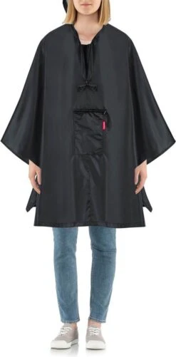 Reisenthel Mini Maxi Poncho Regenponcho - Opvouwbaar - Signature Navy Blauw 10 Reisenthel Mini Maxi Poncho Regenponcho - Opvouwbaar - Signature Navy Blauw -Buitenkampeeruitrusting 592x1200