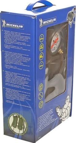 Michelin Voetpomp Dubbele Cilinder - Met Manometer - 7 Bar 7 Michelin Voetpomp Dubbele Cilinder - Met Manometer - 7 Bar -Buitenkampeeruitrusting 639x1200 2