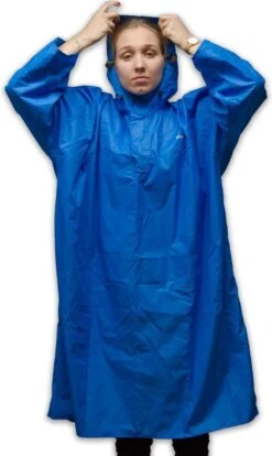 LOWLAND OUTDOOR Wandelponcho - 100% Waterdicht (7.000mm) - Ademend (7.000g/M²) Electric Blue - Medium
