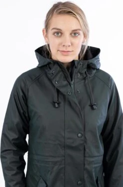 Ralka Regenjas Dames - Mizzle - Donkergroen - Maat 38 -Buitenkampeeruitrusting 788x1200 2