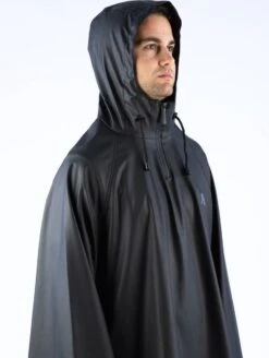 Ralka Regenponcho Senior - Sizzle - Zwart - L/XL 14 Ralka Regenponcho Senior - Sizzle - Zwart - L/XL -Buitenkampeeruitrusting 903x1200 1